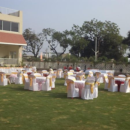 Tanarika Resort Bhusawal Luaran gambar